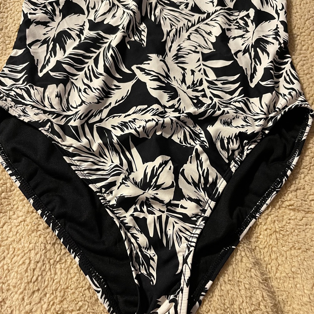 Catalina 1 Piece Swimsuit Sz S NWOT - Picture 3 of 6